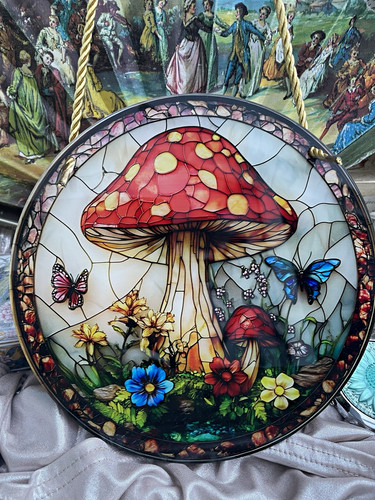 Unmarked round stained glass - round,